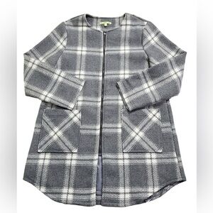 Trisha Tyler Plaid Zip Up Shacket - Gray and white - Medium